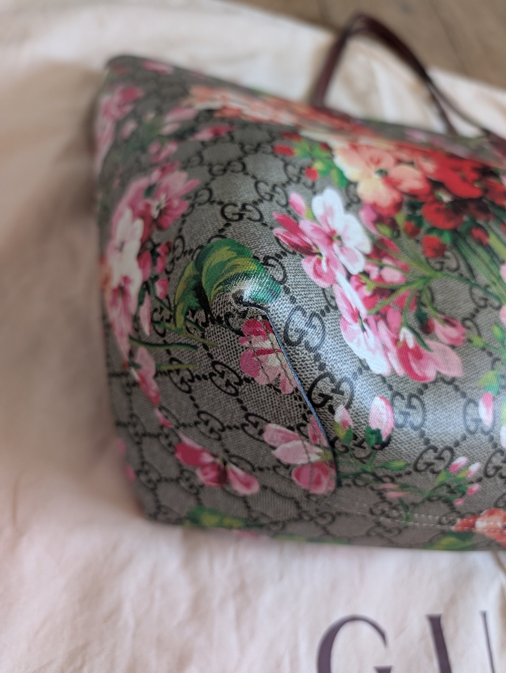 Gucci Floral GG Supreme Monogram Blooms Large Reversible Tote In Logo/Dry Rose - Picture 9 of 15